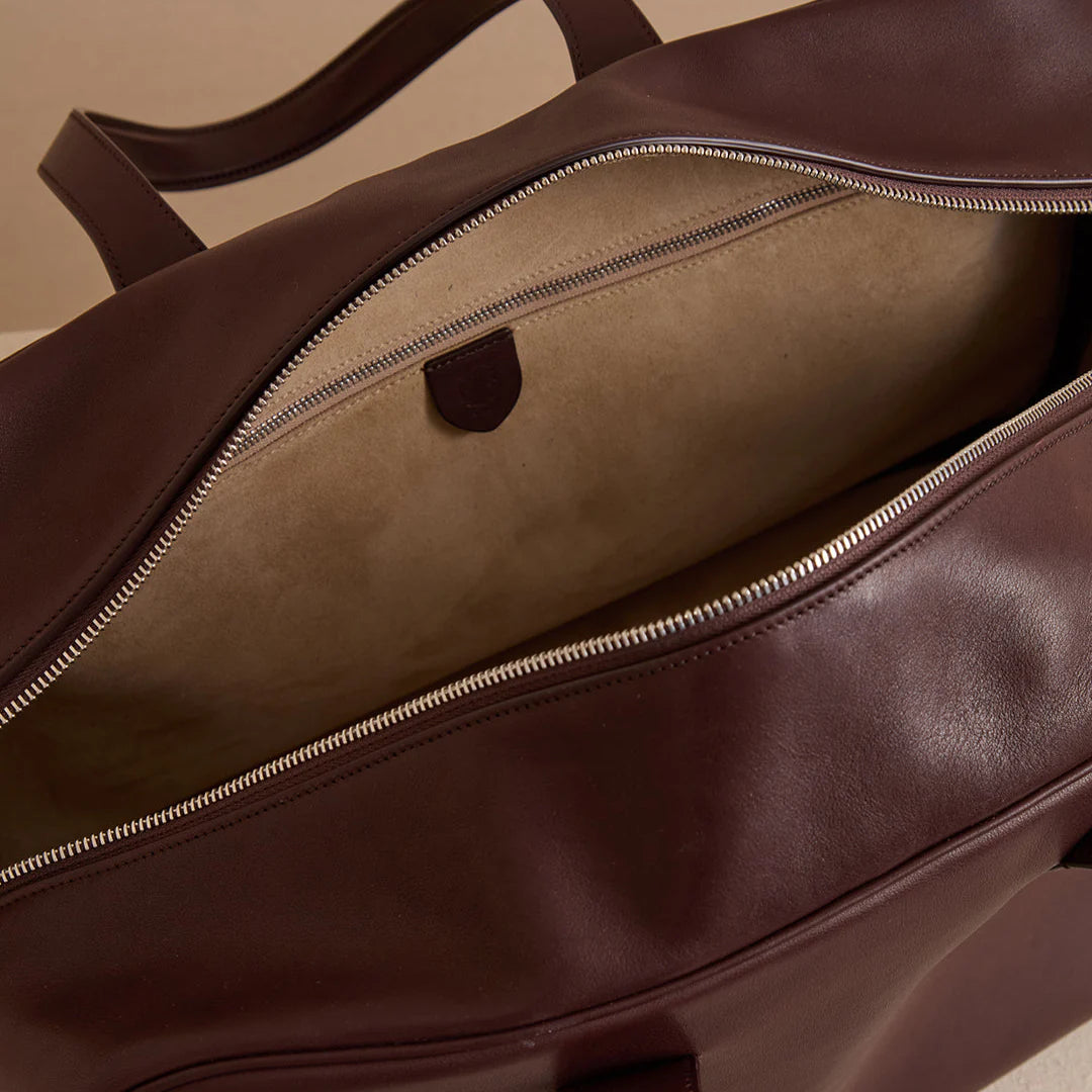 Chocolate Brown Leather Weekender Bag with Zip Closure and Rolled Handles for Daily Travel Matching