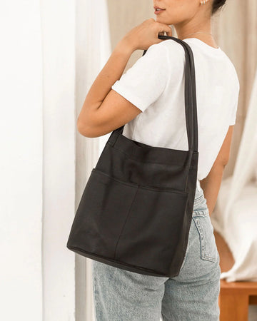Black Single Shoulder Faux Leather Bag with Dual Outer Pockets